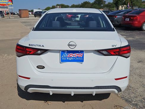 Used 2024 Nissan Sentra SV FWD image 9