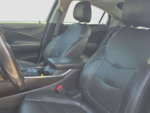 Used 2018 Chevrolet Volt Premier w/ Driver Confidence Package FWD image 7
