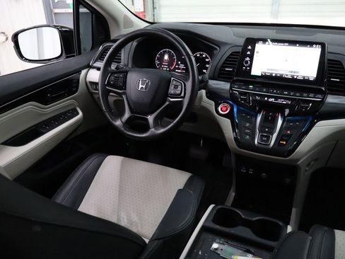 Used 2025 Honda Odyssey Elite image 25