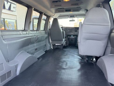 Used 2016 Chevrolet Express 2500 LT w/ LT Preferred Equipment Group image 17