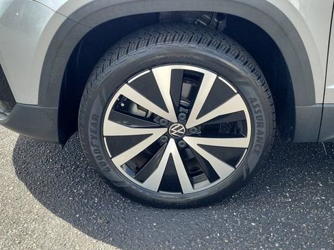 Certified 2023 Volkswagen Taos SE FWD image 29