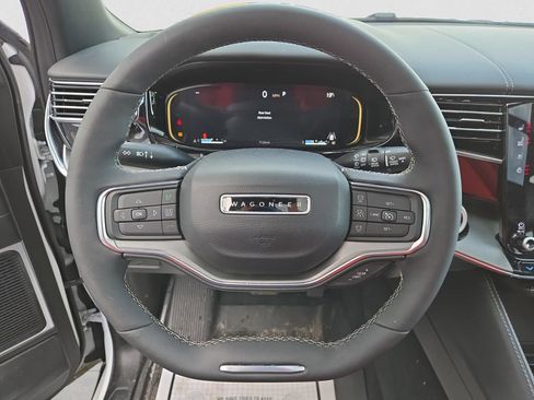Used 2024 Jeep Wagoneer Series II image 13