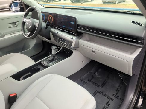 Used 2025 Hyundai Kona SEL FWD image 8