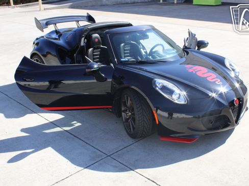 Used 2016 Alfa Romeo 4C Spider w/ Convenience Group - Spider image 10