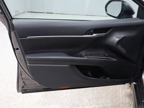 Used 2023 Toyota Camry SE image 13