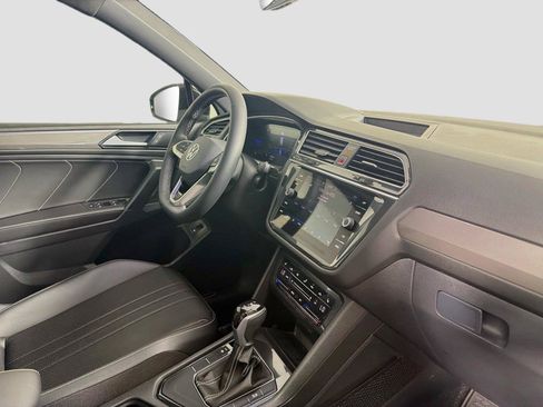 Used 2023 Volkswagen Tiguan SE R-Line FWD image 28
