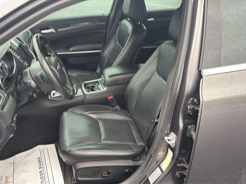 Used 2017 Chrysler 300 C RWD image 11
