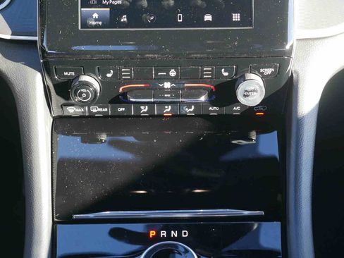 New 2025 Jeep Grand Cherokee Altitude image 8