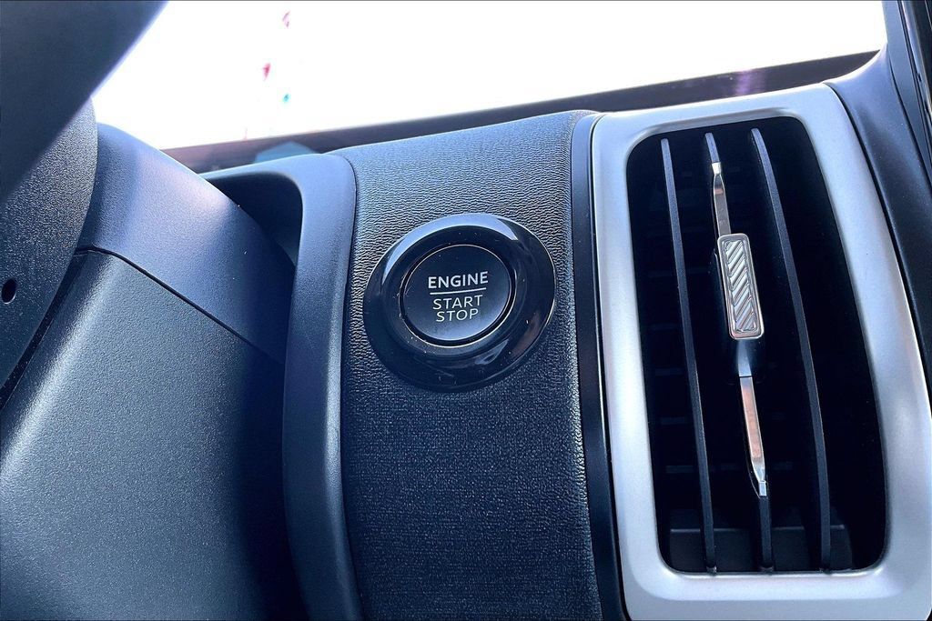 Used 2025 Ford Expedition Active RWD image 21