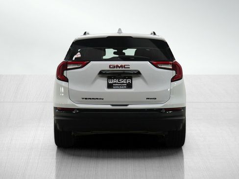 Used 2024 GMC Terrain SLT w/ Elevation Edition image 4