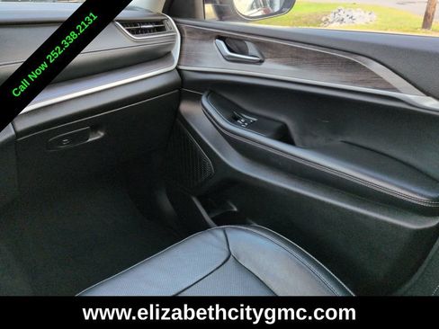 Used 2023 Jeep Grand Cherokee Limited w/ Luxury Tech Group II AWD/4WD image 18