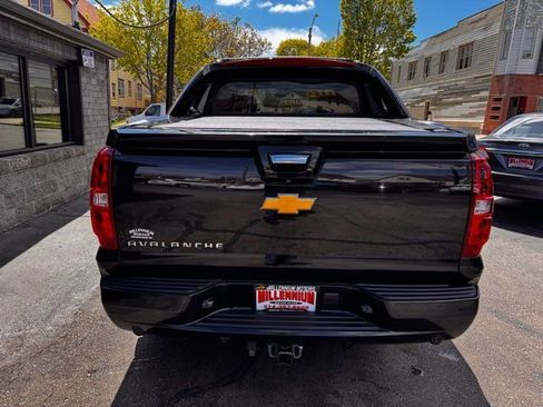 Used 2013 Chevrolet Avalanche LTZ AWD/4WD image 5