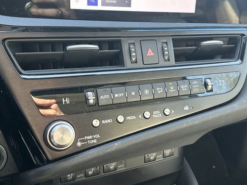 Used 2024 Lexus ES 350 w/ Premium Package image 28