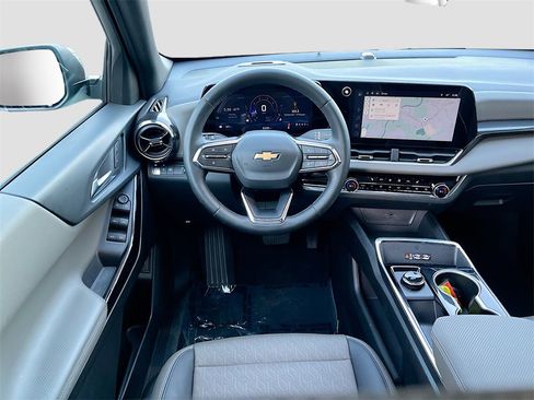 Used 2026 Chevrolet Equinox LT w/ Convenience Package II image 25