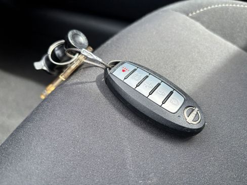 Used 2025 Nissan Altima 2.5 SV FWD image 18