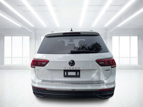 Used 2024 Volkswagen Tiguan SE AWD/4WD image 4