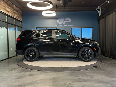 Used 2024 Chevrolet Equinox LS w/ LS Convenience Package image 2