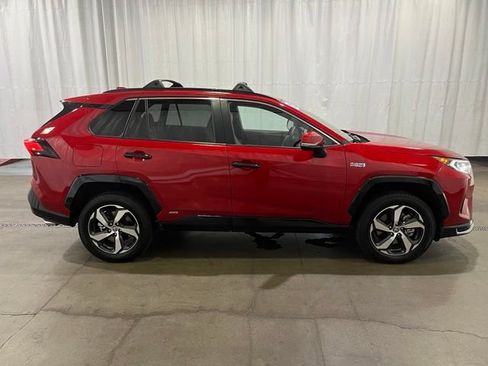 Used 2021 Toyota RAV4 SE w/ Weather & Moonroof Package AWD/4WD image 3