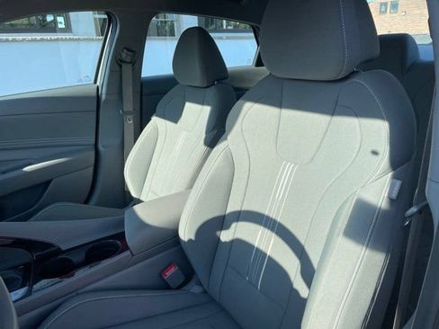 Used 2023 Hyundai Elantra SEL w/ Convenience Package FWD image 8