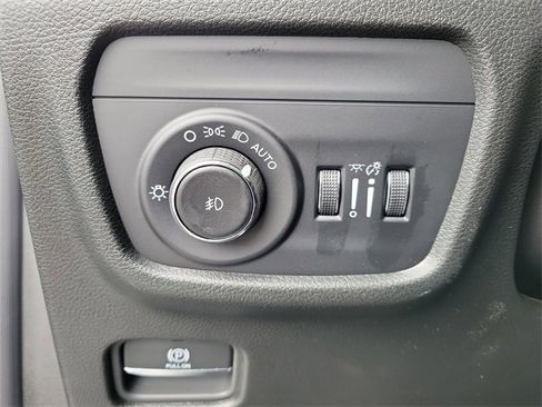 New 2025 Jeep Grand Cherokee Limited w/ Trailer Tow Package image 11