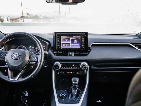 Used 2022 Toyota RAV4 SE image 13