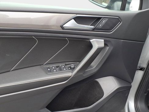 Used 2023 Volkswagen Tiguan SE image 8