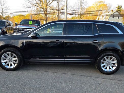 Used 2019 Lincoln MKT AWD image 8