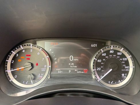 Used 2024 Toyota Highlander LE AWD/4WD image 30