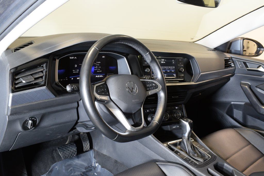 Used 2024 Volkswagen Jetta SE FWD image 7