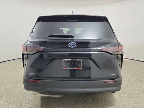 Used 2025 Toyota Sienna LE FWD image 6