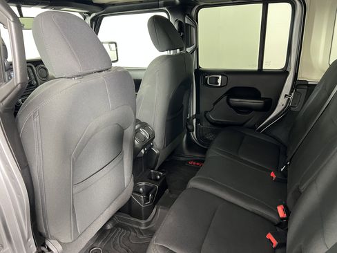 Used 2018 Jeep Wrangler Unlimited Sport S image 19