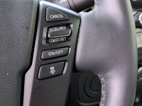Certified 2025 Nissan Frontier SV w/ SV Convenience Package RWD image 19