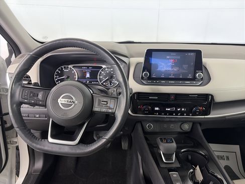 Used 2021 Nissan Rogue SV w/ Premium Package image 3