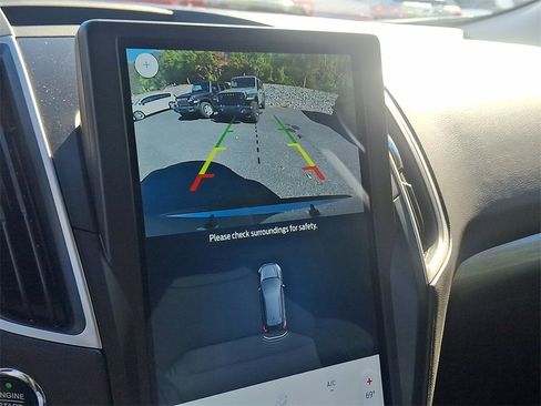 Used 2022 Ford Edge SE image 4