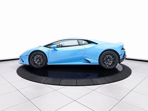 Used 2023 Lamborghini Huracan EVO image 11