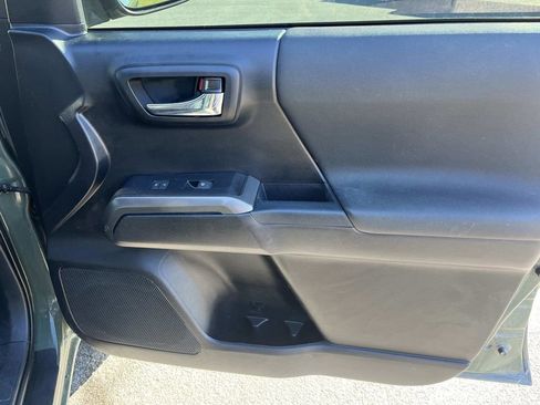 Used 2021 Toyota Tacoma TRD Off-Road w/ Technology Package image 19