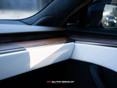 Used 2022 Tesla Model S image 9