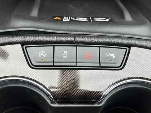 Used 2022 GMC Acadia AT4 w/ Technology Package image 8