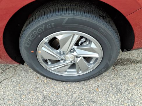 New 2026 Hyundai Elantra SE FWD image 5