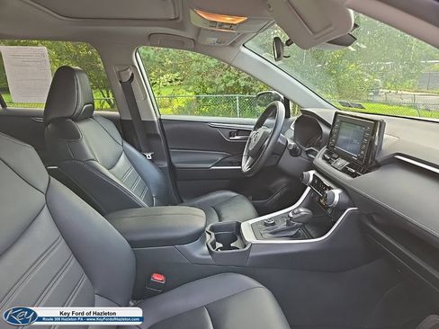 Used 2021 Toyota RAV4 XLE Premium AWD/4WD image 19