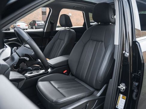 Used 2025 Audi Q5 Premium w/ Convenience Package AWD/4WD image 20