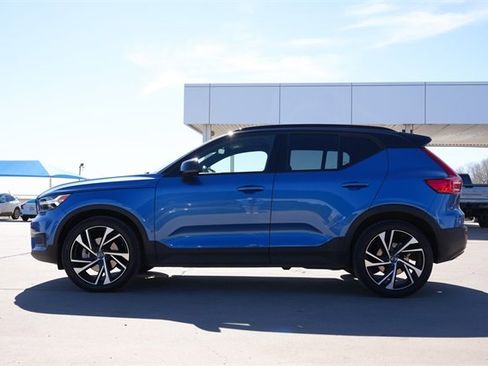 Used 2021 Volvo XC40 T5 R-Design image 7