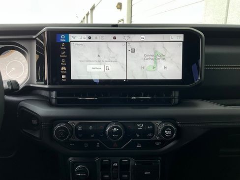 Used 2025 Jeep Gladiator Sport image 24