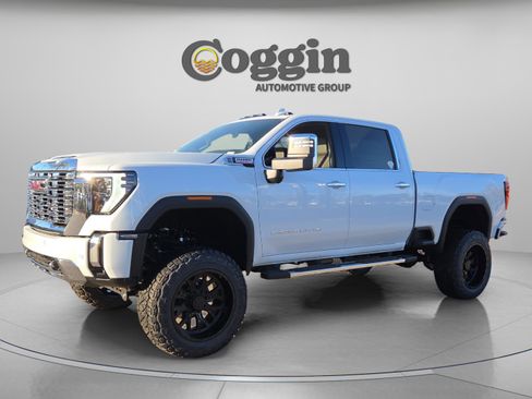 New 2026 GMC Sierra 2500 Denali w/ Denali Reserve Package AWD/4WD image 1