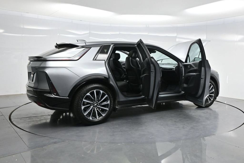 Used 2024 Cadillac Lyriq Sport RWD image 4