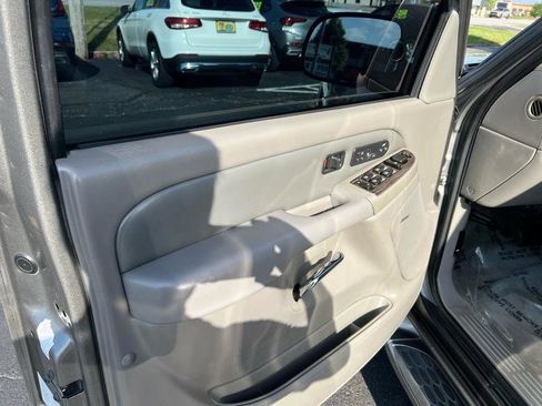Used 2006 GMC Yukon XL Denali AWD/4WD image 16