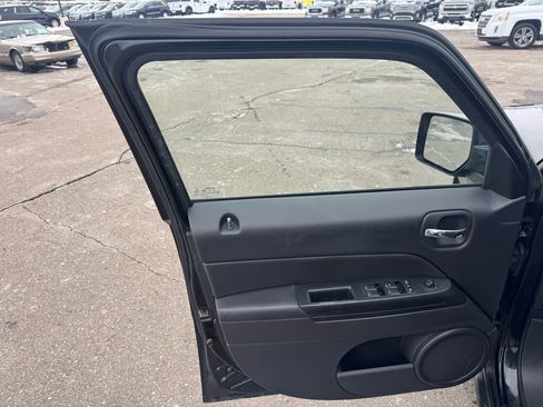 Used 2014 Jeep Patriot High Altitude image 15