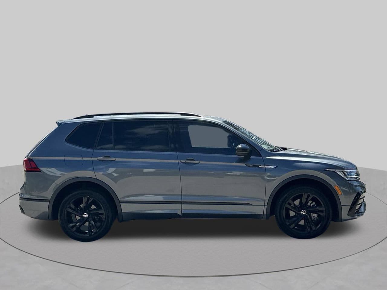 Used 2023 Volkswagen Tiguan SE R-Line FWD image 6