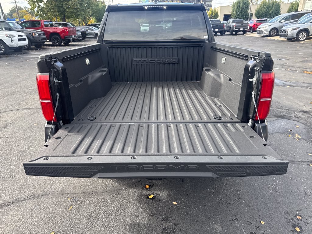 Certified 2025 Toyota Tacoma TRD Off-Road AWD/4WD image 23