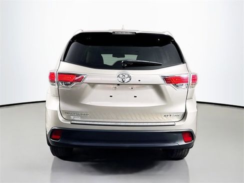 Certified 2016 Toyota Highlander XLE image 7